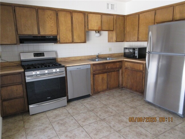 Building Photo - 3546 N Verdugo Rd