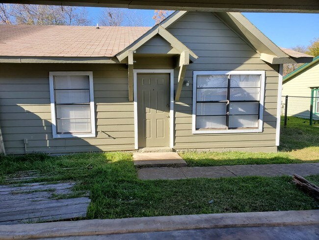 Foto del edificio - 7906 Falcon Ridge Dr