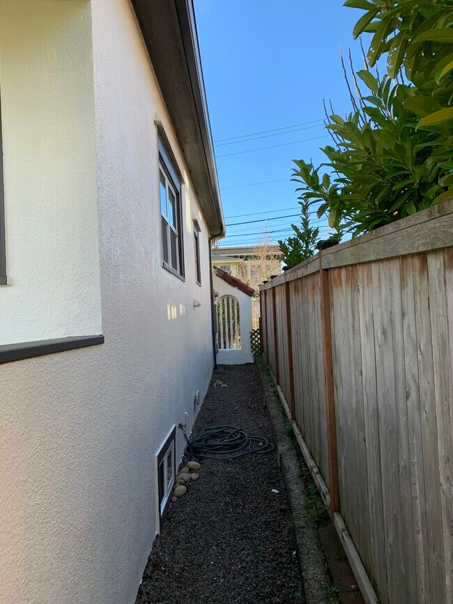 Building Photo - 626 Highland Ave
