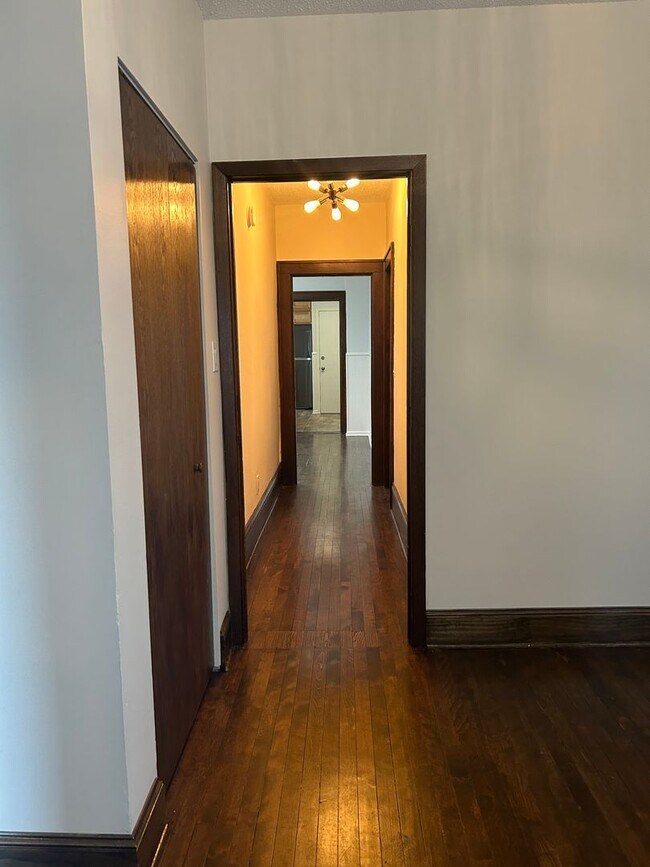 Building Photo - 1827 S 11th Ave