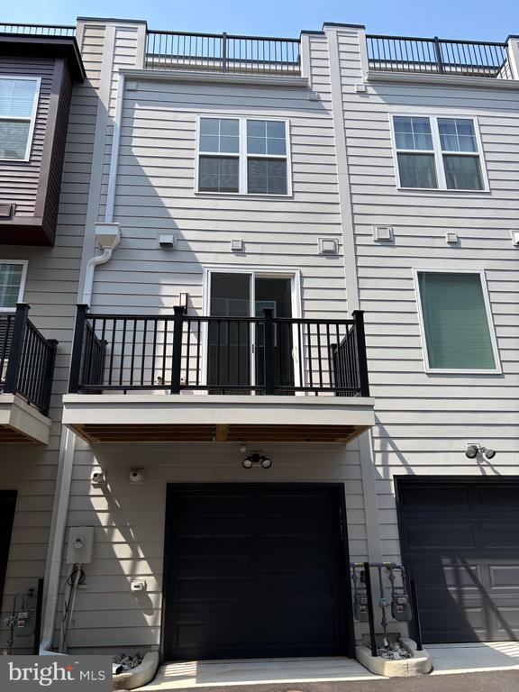 Foto principal - 7373 Arlington Blvd