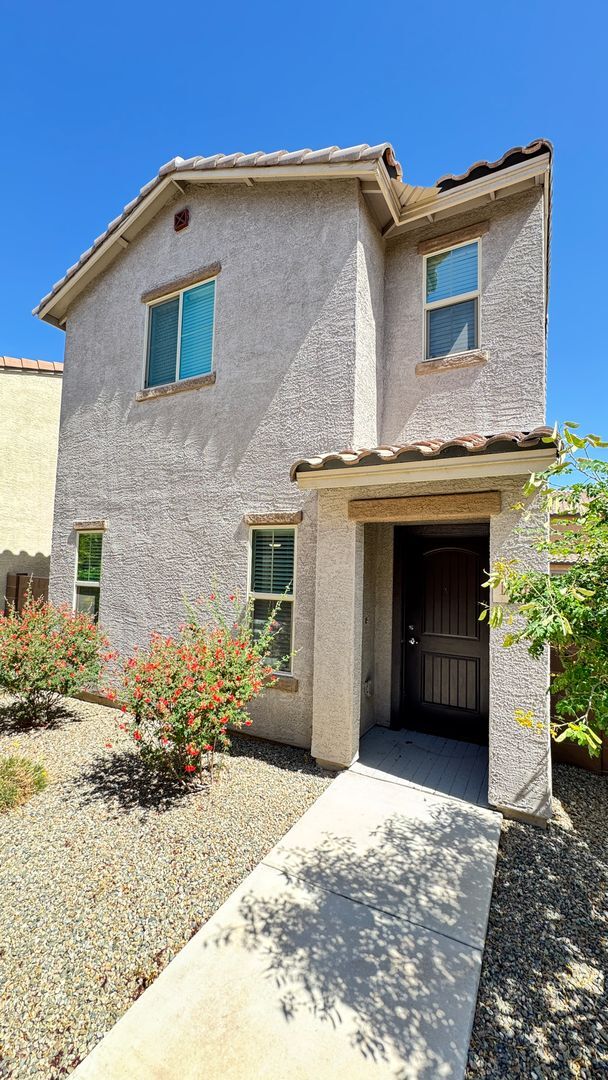 Foto del edificio - North Central (Mountain and Prince)  2 story, 3 bed, 2.5 bath home with 2 car garage!