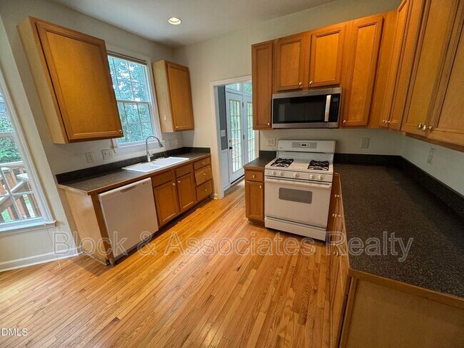 Building Photo - 5 Woodsage Ln