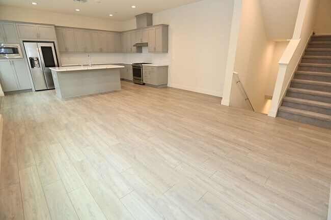 Foto del edificio - Upscale 2-BR Dual-Suite Condo in Downtown San Jose