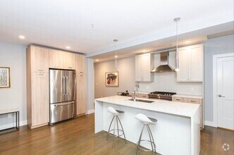 Building Photo - 84 Romsey St