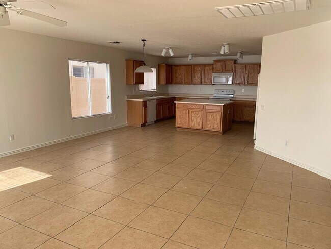 Foto del edificio - 43589 W Cowpath Rd