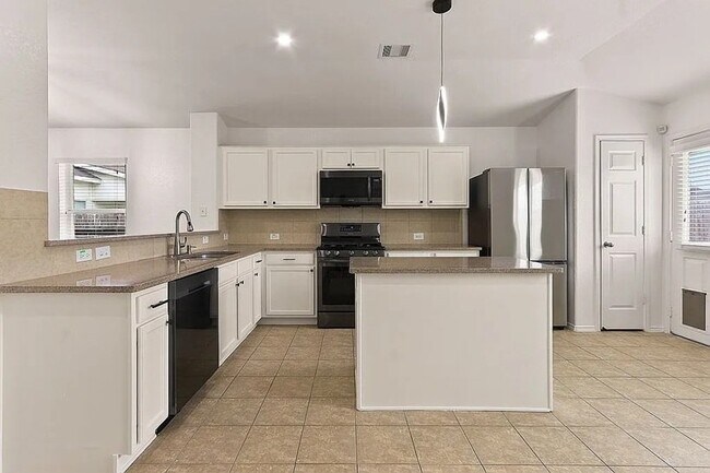 Building Photo - 5527 Marble Ravine
