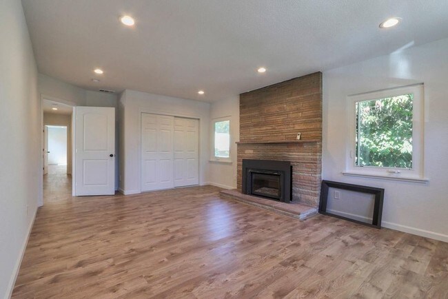 Building Photo - 3848 Somerset Ave