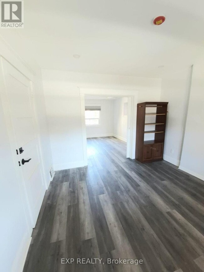Building Photo - 137 Glenmore Rd