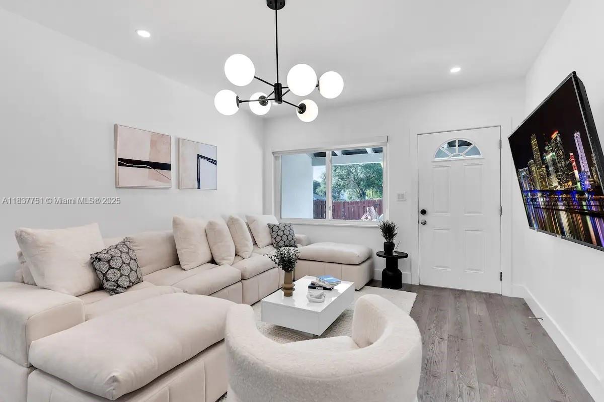 Foto principal - 5821 NW 1st Ave