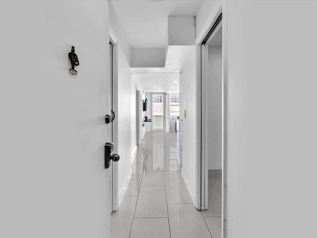 Building Photo - 3725 S Ocean Dr