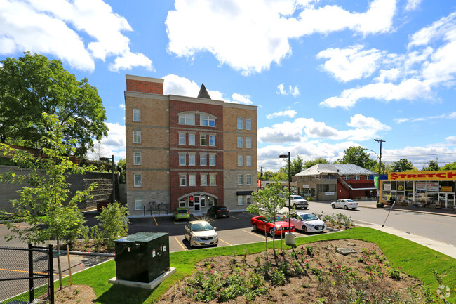 Building Photo - Lakeside Residences