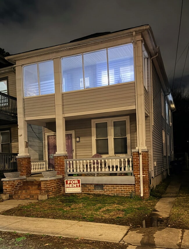 Building Photo - 748 E 28th St