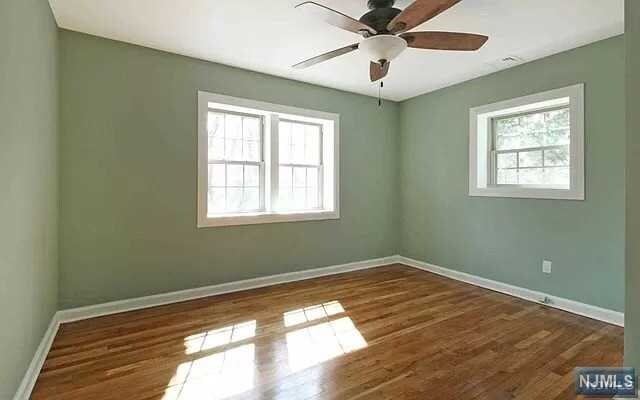 Foto del edificio - 351 Merritt Ave