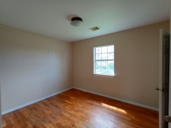 Building Photo - 2528 Gravier St