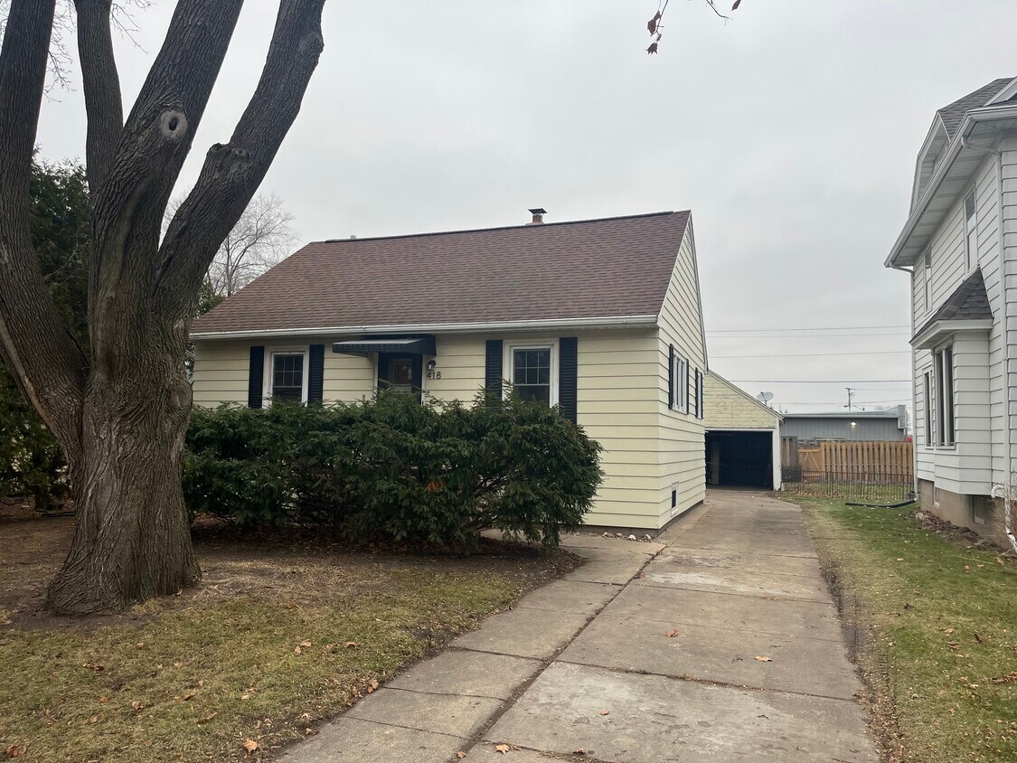 418 Hobbs Ave, Oshkosh, WI 54901 House Rental in Oshkosh, WI