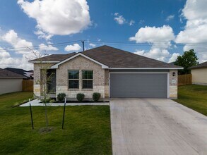 Building Photo - 3600 Fountain Vw Dr