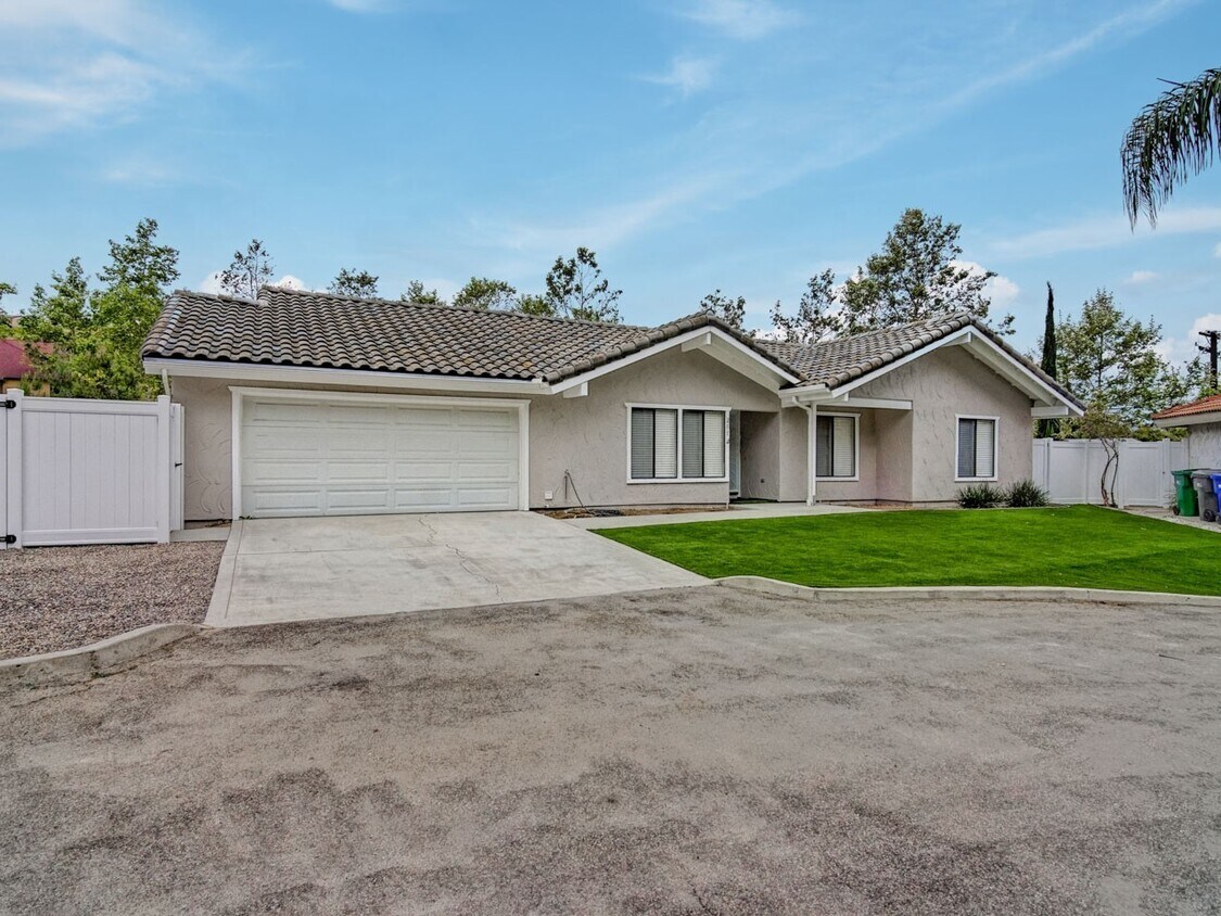Primary Photo - Remodeled Home On Quiet Cul-de-sac