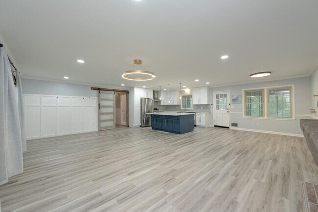Building Photo - 2702 Davenport Rd NW