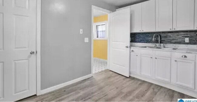 Building Photo - 915 9th St SW