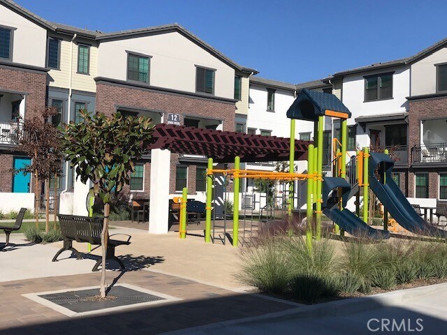 Foto del edificio - 6983 Cottonwood Ln