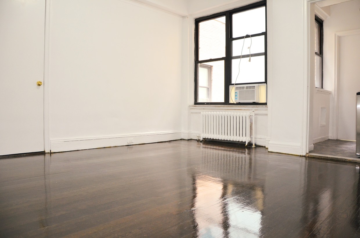 Primary Photo - 135 E 50th St