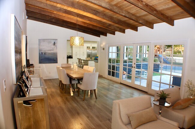 Foto del edificio - 4820 Abbeyville Ave