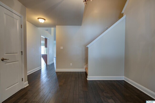 Building Photo - 2507 Millwood Cir SE