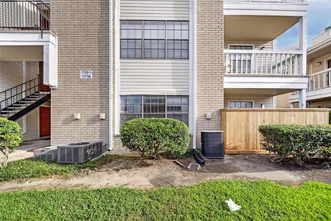 Foto del edificio - 2750 Holly Hall St