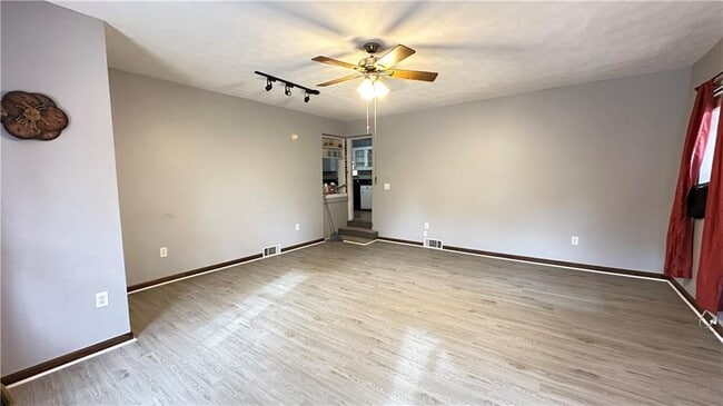 Foto del edificio - 364 Navarre Dr