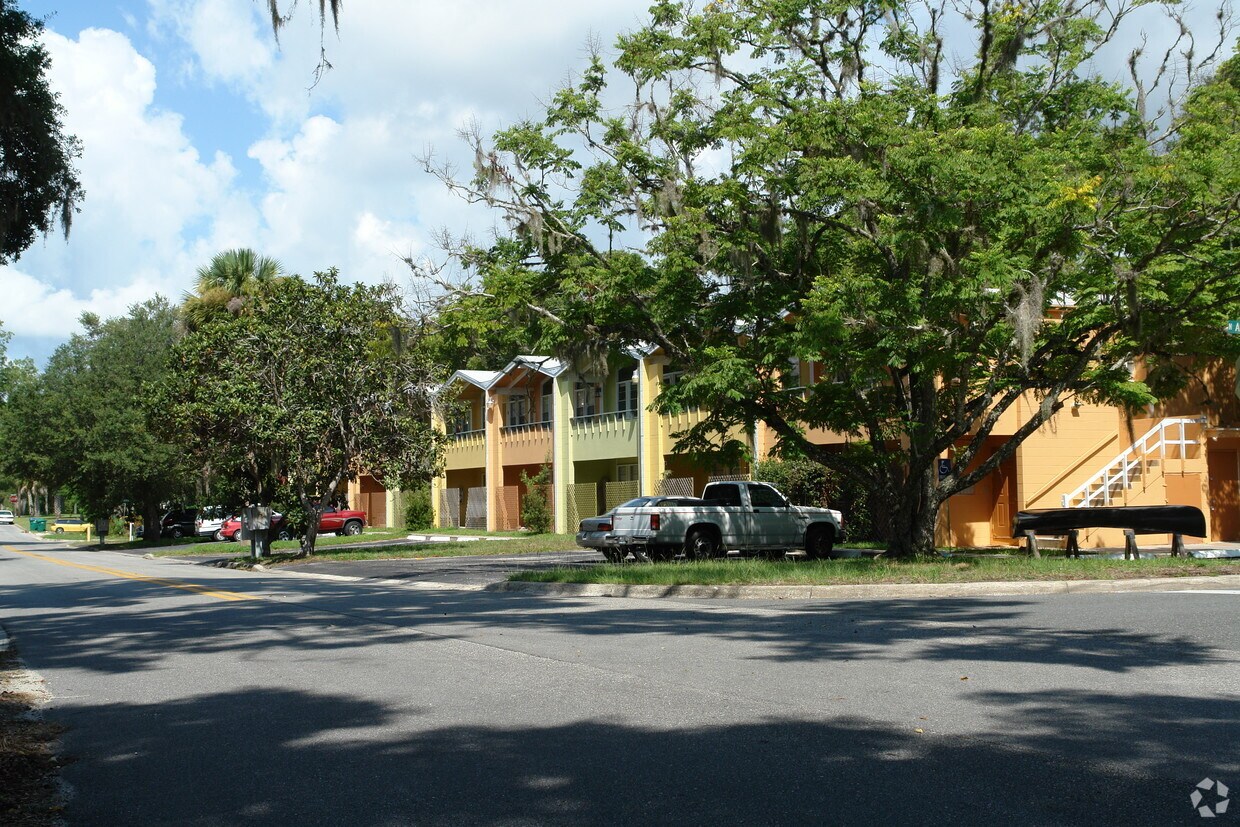 Foto del edificio - 155 E Stetson Ave