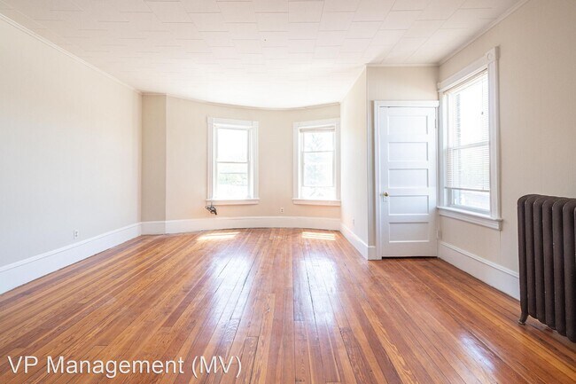 Building Photo - 826 Chicopee St