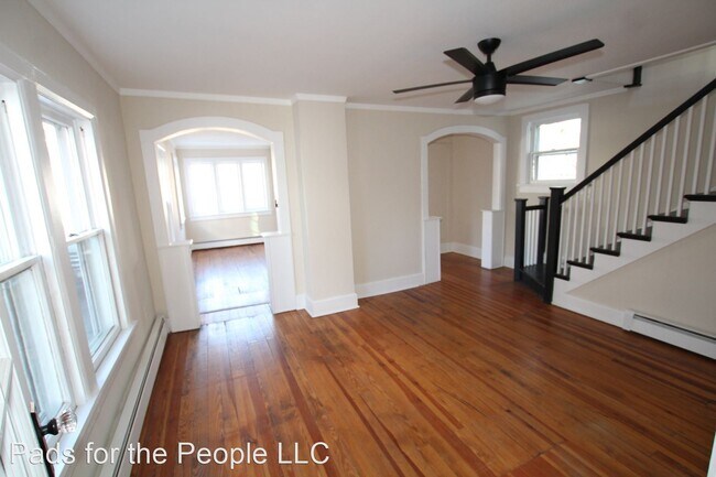 Foto del edificio - 3 br, 1.5 bath House - 71 South Manor Ave
