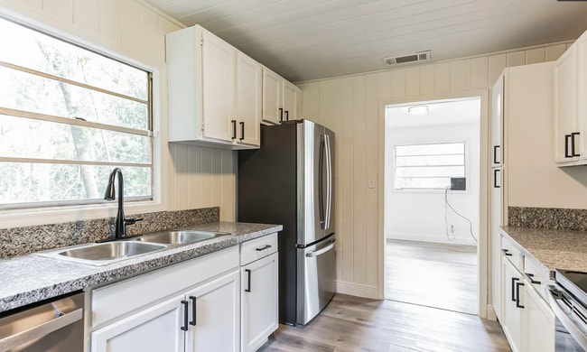 Building Photo - 3636 Turton Ave