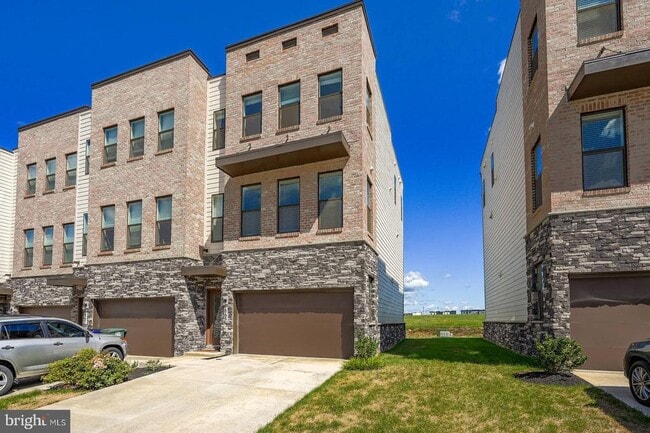 Building Photo - 869 Amity St