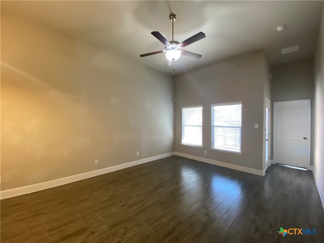 Building Photo - 1247 FM306