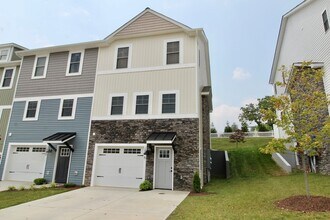 Building Photo - 2876 Belgian Dr