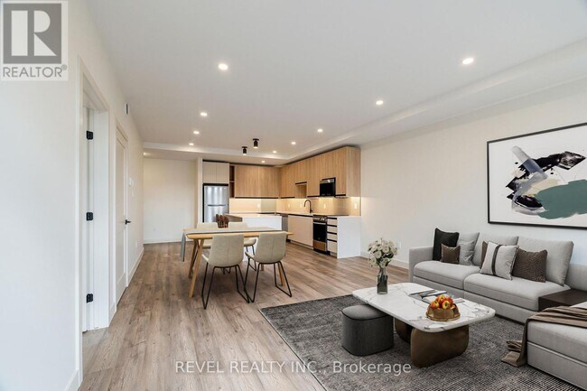 Building Photo - 4390 Hillview Dr