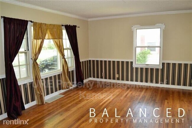 Building Photo - 722 SW Vesper Ave