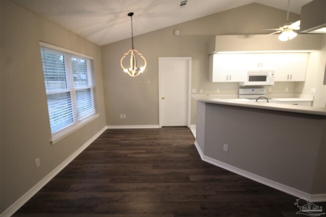 Building Photo - 582 Ard Dr