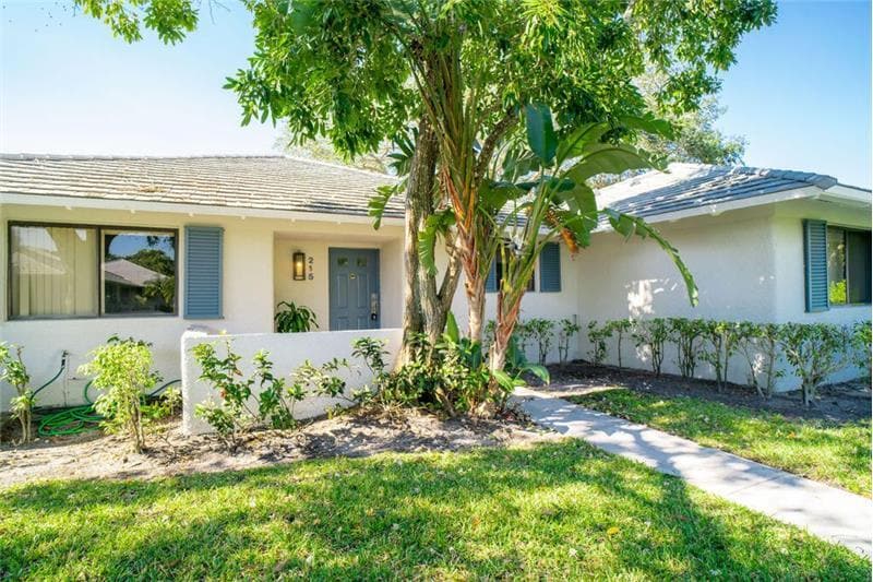 Primary Photo - 215 Club Dr