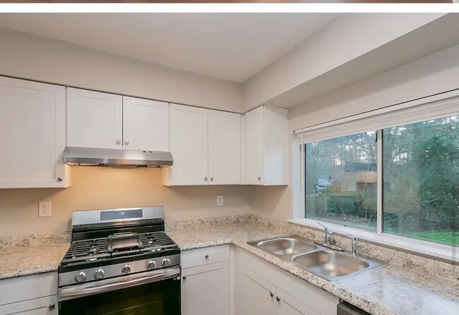 Building Photo - 9051 Homewood Dr