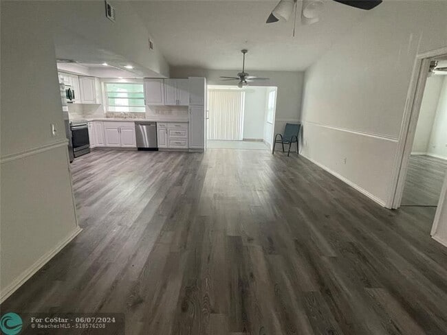 Building Photo - 774 SW Del Rio Blvd