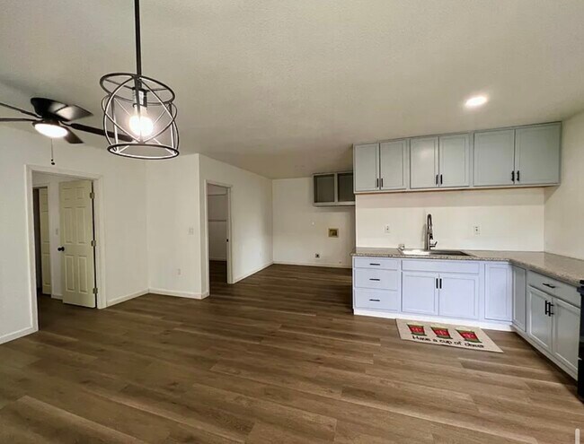 Building Photo - 1322 Grape Ave