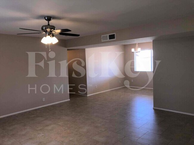 Building Photo - 4025 W Cholla St