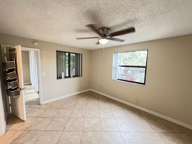 Foto del edificio - SPACIOUS 1 BEDROOM UNIT IN THE GRAND MARQU...