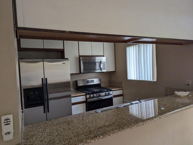 Foto del edificio - 4330 McLaughlin Ave