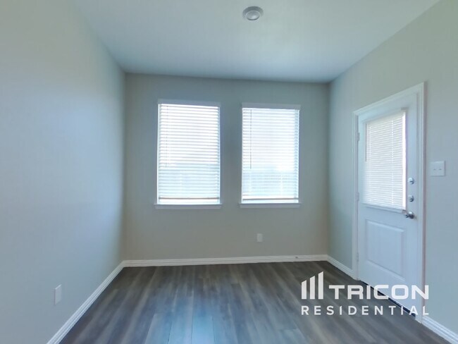 Building Photo - 932 Skytop Dr