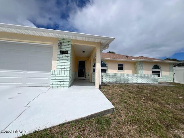 Building Photo - 1350 S Daytona Ave