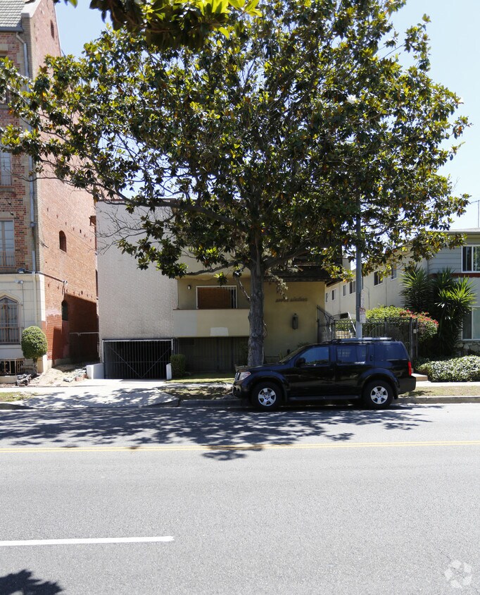Building Photo - 716 S Wilton Pl